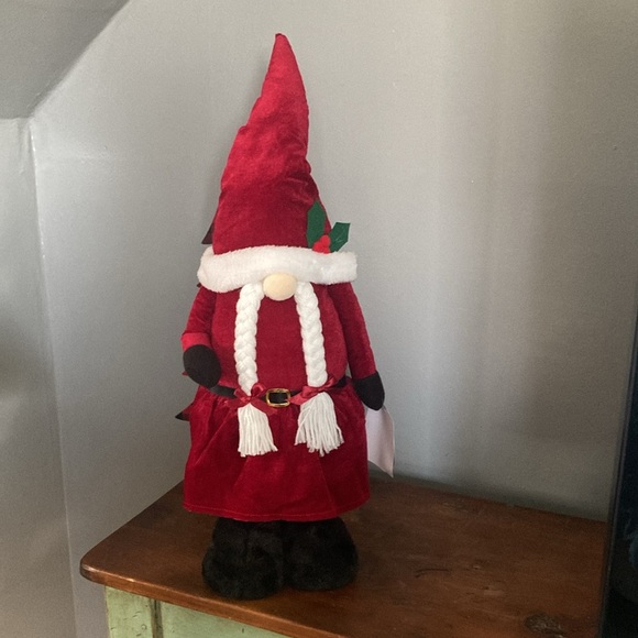 NWT- Beautiful Mrs Claus Greeter Gnome Decoration w/ Extendable Legs 27”-37” H - Picture 15 of 17